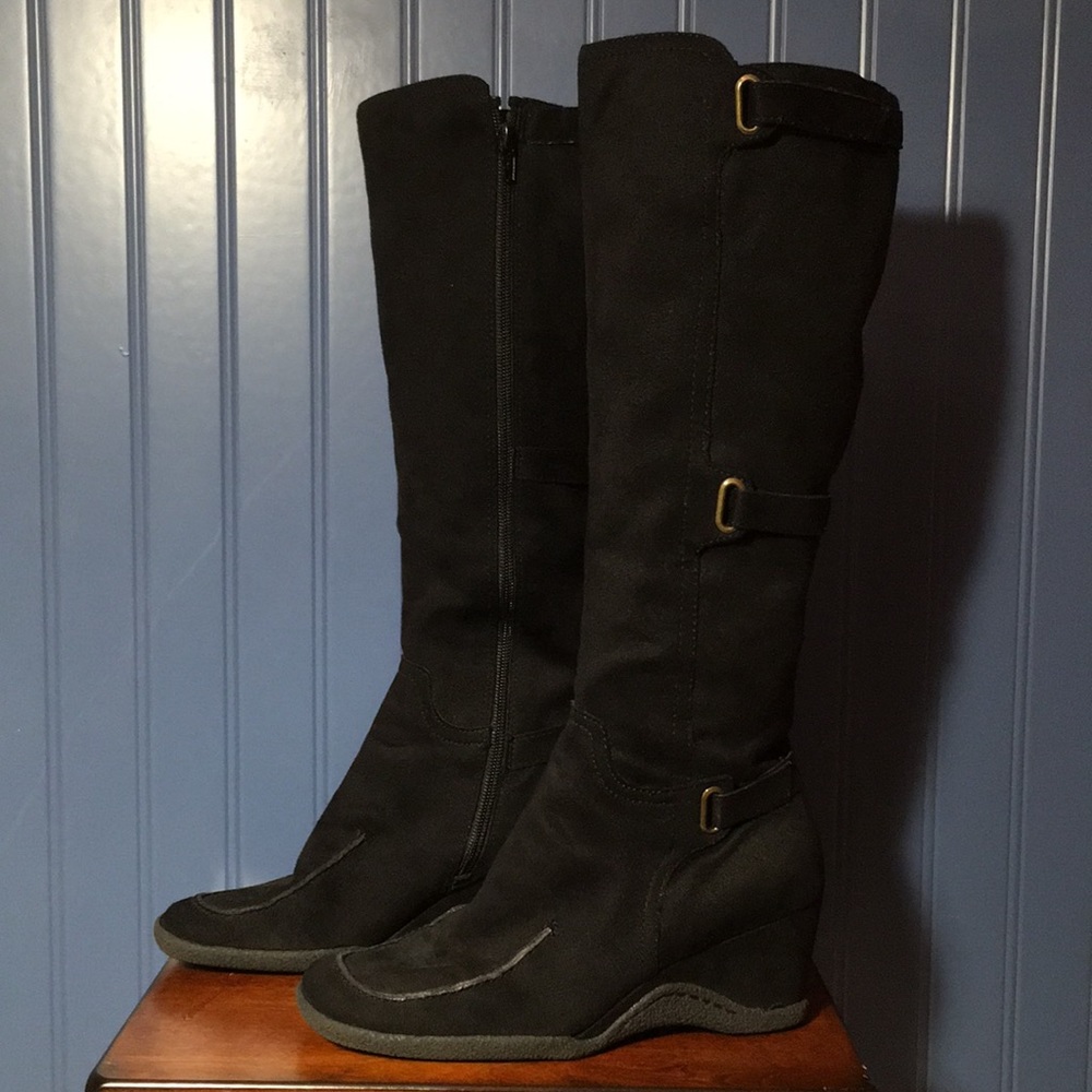 Aerosoles Black wedge boot